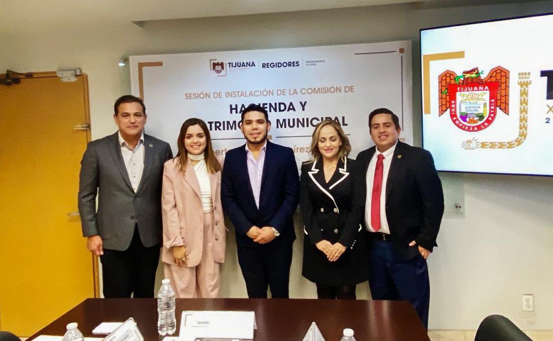 YanezPablo's tweet photo. Asistí a la instalación de la Comisión de Hacienda, presidida por el regidor Heriberto Lemuel Ramírez. Desde aquí, impulsaremos la austeridad republicana y un presupuesto social que beneficie a todos los tijuanenses, priorizando a quienes más lo necesitan. https://t.co/5gXJ3o4r5l