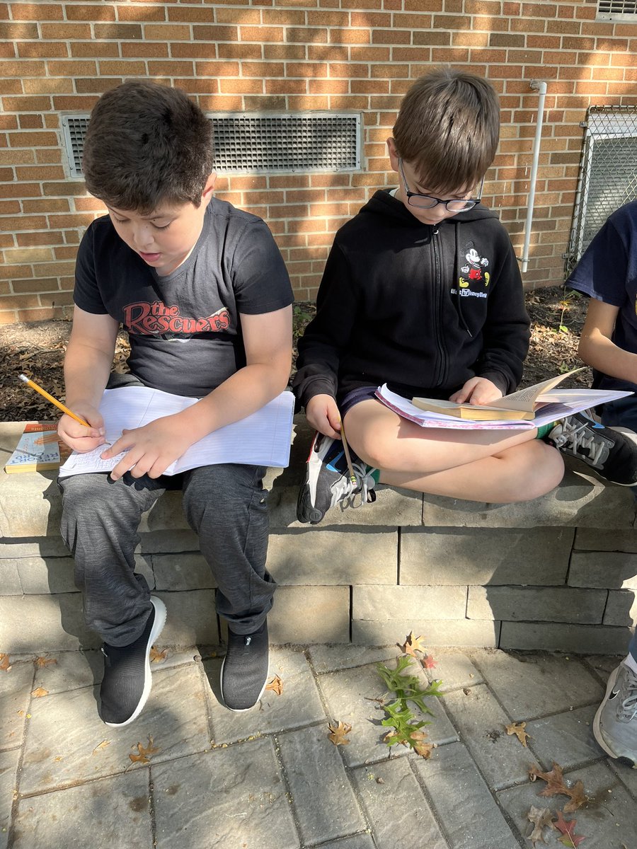 A beautiful day for taking Reading Workshop to the outdoor classroom! #tatemtweets #collsedu