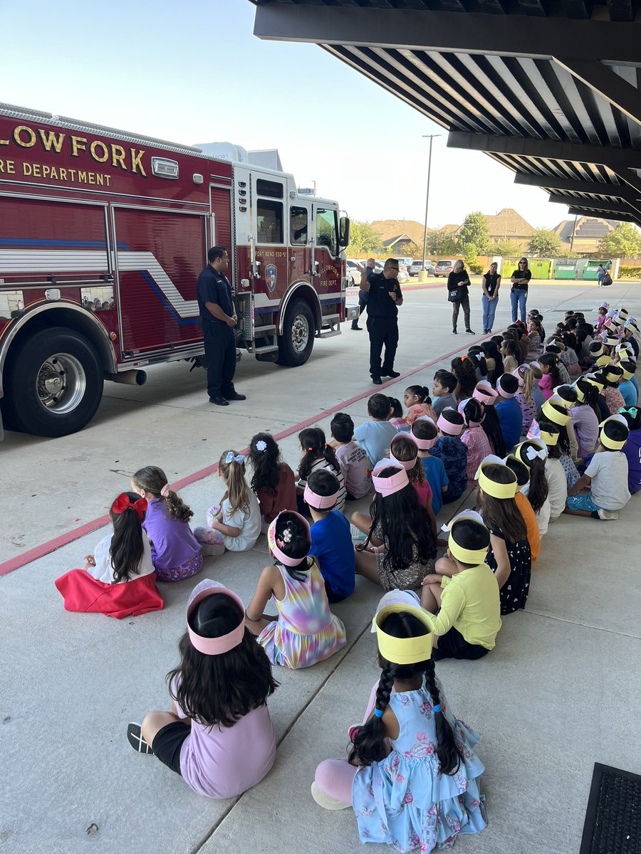 MJEKinder's tweet photo. A huge thank you to Willowfork Fire Department for visiting our school today. Our Kindergarteners loved learning all about fire safety. @MJEjags https://t.co/fsIlq6rScG