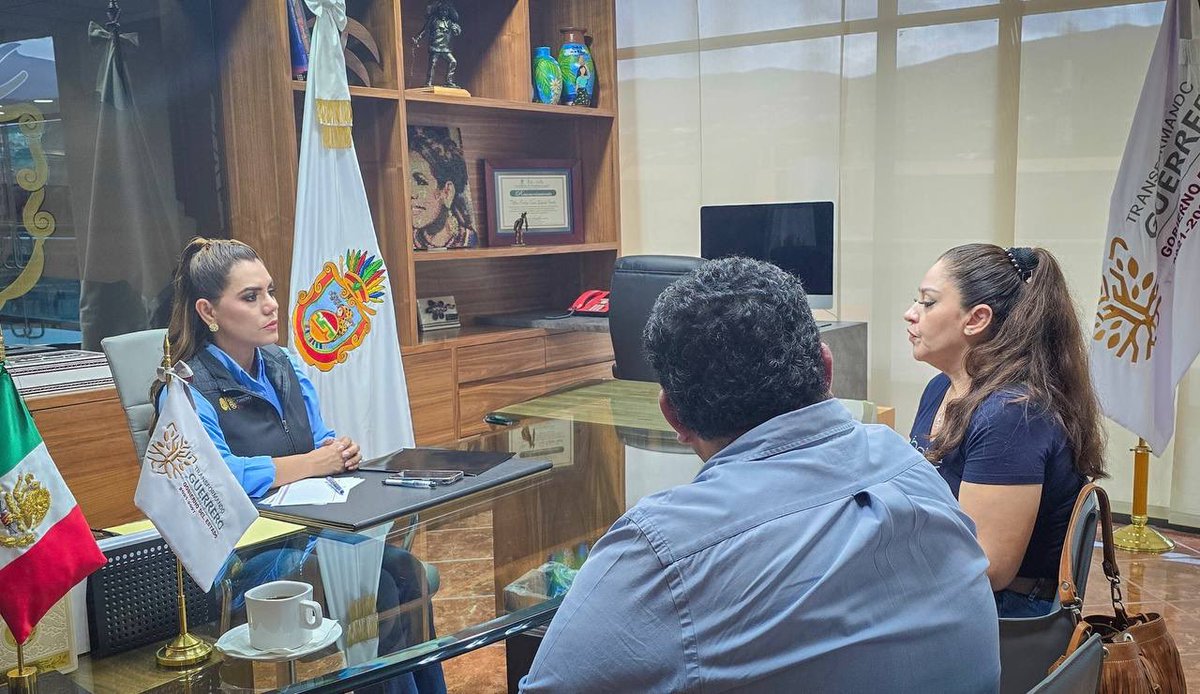 EvelynSalgadoP's tweet photo. Hoy me reuní con la primera síndica y encargada de despacho del Ayuntamiento de #Chilpancingo, Jacaranda Argentina Solís.

En este encuentro de trabajo, escuché atentamente los planteamientos de la autoridad municipal y reafirmé nuestro compromiso de trabajar juntos, con empatía y una coordinación cercana, para atender las necesidades prioritarias de nuestro querido municipio.

Le expresé no solo mi total apoyo, sino también el respaldo incondicional del gobierno estatal al pueblo de Chilpancingo, coincidimos que son tiempos de unidad y de trabajo coordinado para el bien del pueblo.