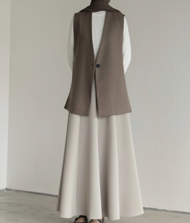 lilymaisarahhh's tweet photo. Ngl, obsessed with this loose bolero—effortlessly stunning with a minimalist skirt! 😍✨ https://t.co/fO64m7e2M8