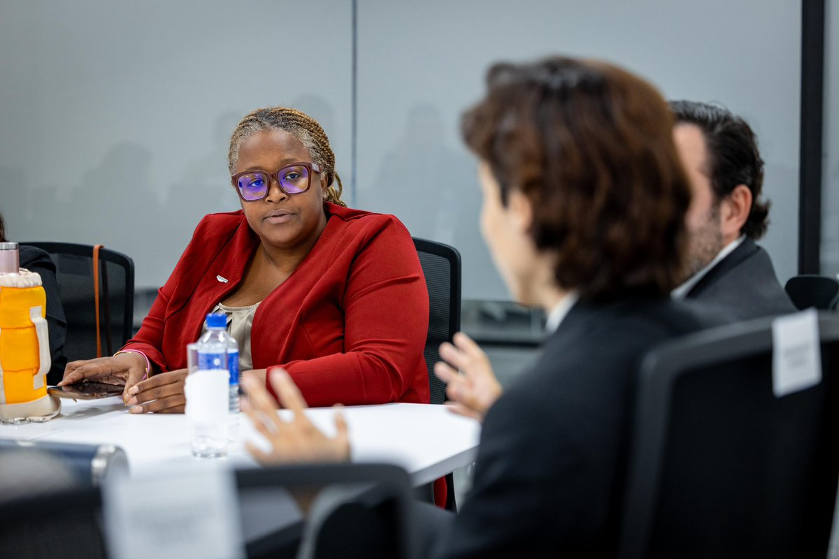 Gracias al impulso que el Presidente <a href="/nayibbukele/">Nayib Bukele</a> ha dado a nuestro país, el mundo está poniendo sus ojos en nosotros. Esta tarde recibimos a <a href="/AmazonFresh/">Amazon Fresh</a> 🇸🇻