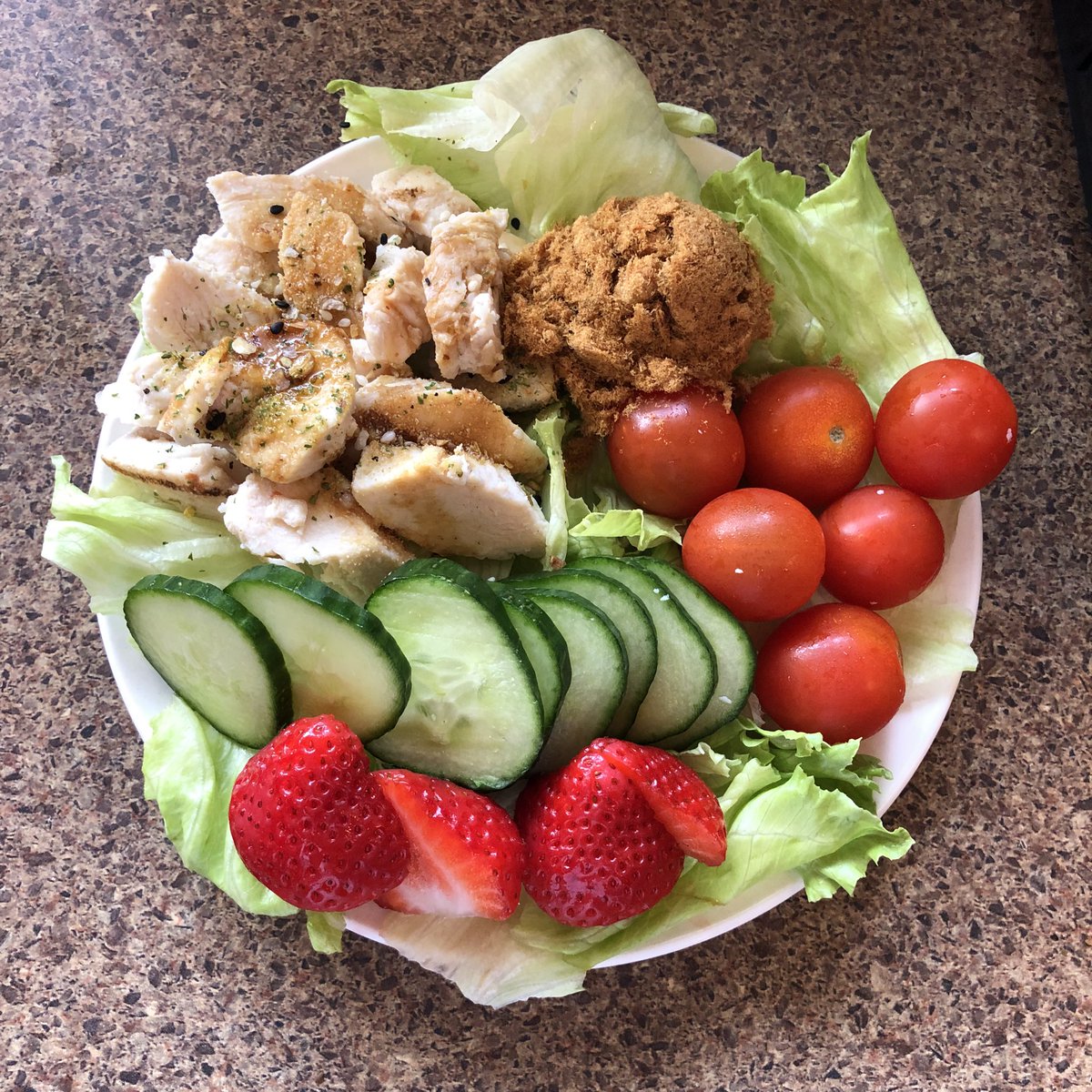 roll3rbrawl's tweet photo. Dinner time guys it’s crunch https://t.co/mjrdB6Nkqe