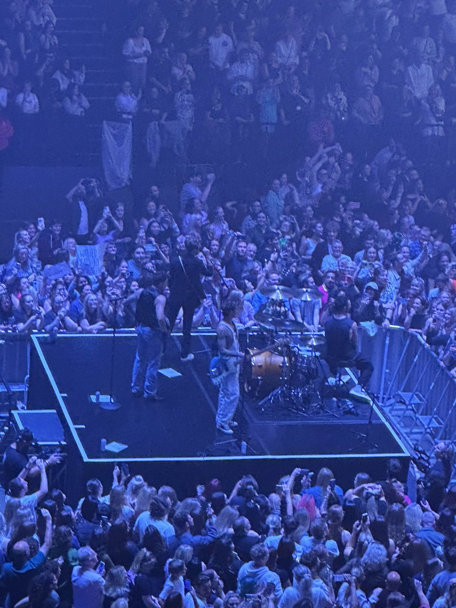 Standing alone, my little girl with 5 colours in her hair has grown up loving <a href="/mcflymusic/">mcfly</a>  
Happy 21 yrs of music 
#mcfly #21