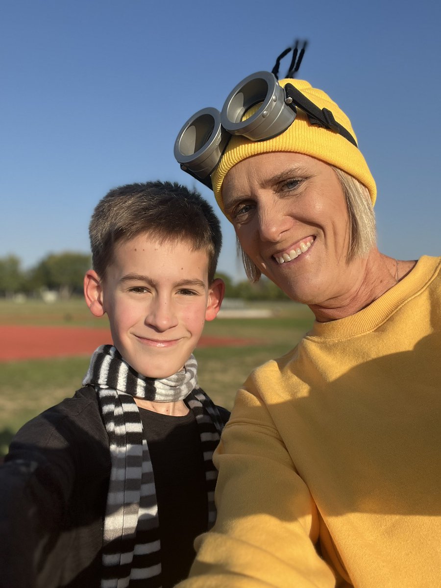 mamaMal3's tweet photo. Minion day at Southwest was a HUGE (and very yellow) hit! So many fun/creative costumes and was great to see so many kiddos getting involved and showing their SCHOOL SPIRIT! Had a blast even though I looked absolutely ridiculous!! π #LoveMySchool #SWisBest https://t.co/3eSPmXZJxT