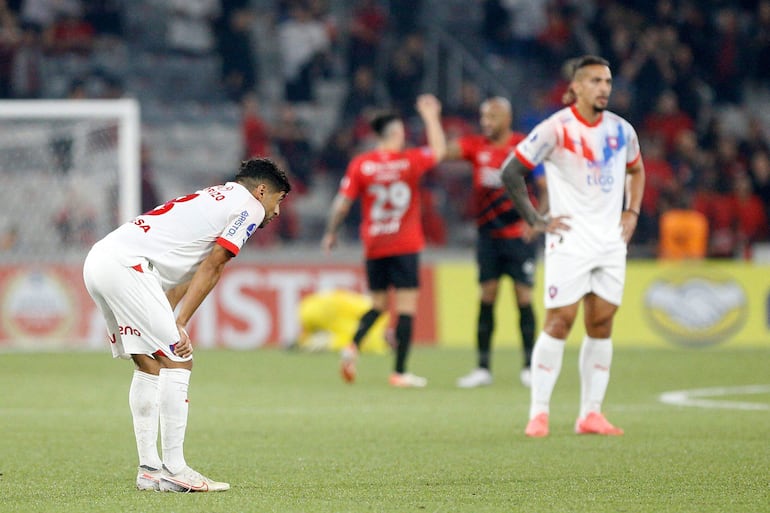 PelotaalpisoPy's tweet photo. Cerro y 3 eliminaciones en 1 año:
- Fuera de la Libertadores 
- Fuera de la Sudamericana
- Fuera de la Copa Paraguay https://t.co/jVks4lthUA
