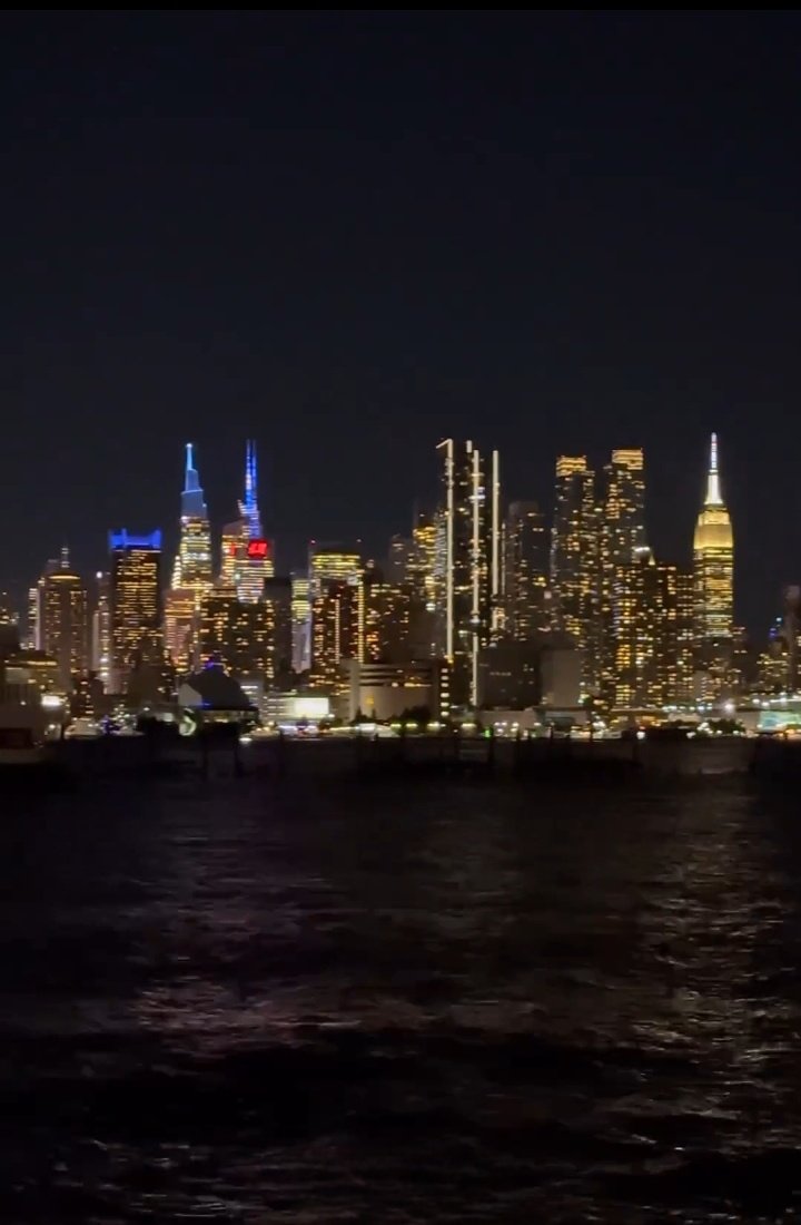 gulsehgal's tweet photo. New York City! π½
#America #Dinnerview #Nightlife https://t.co/CTUmzPPvb1