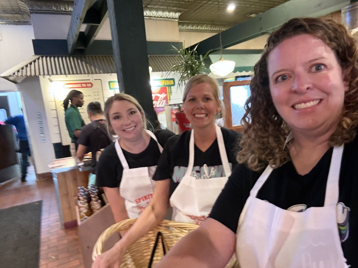 Spring Creek spirit night was so much fun! <a href="/cfisdmcgown/">@cfisdmcgown</a> #OwlAboutTheBest