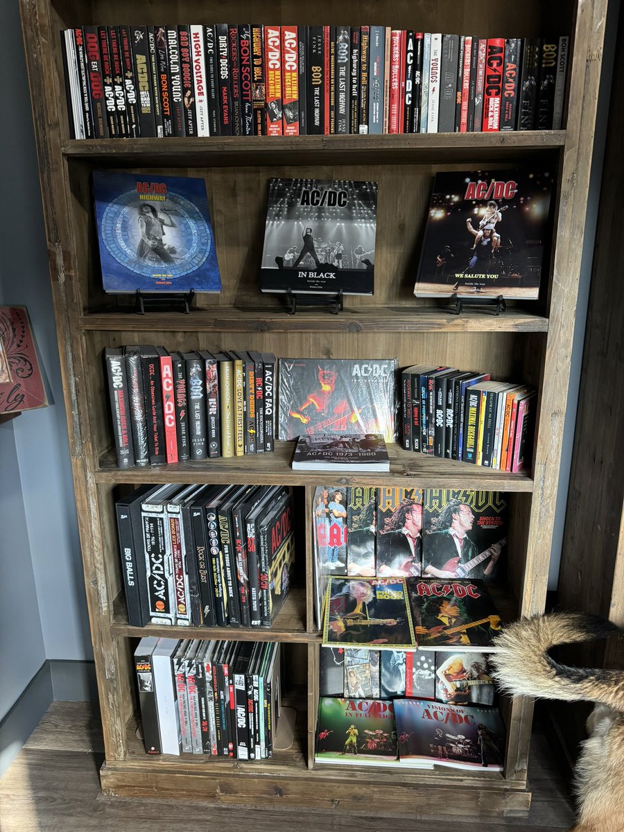 #Mailday I find the <a href="/JesseFink/">Jesse Fink</a> books very interesting. Good reads. Been awhile since I added to the <a href="/acdc/">AC/DC</a> book collection. 
🤘😎🤘
