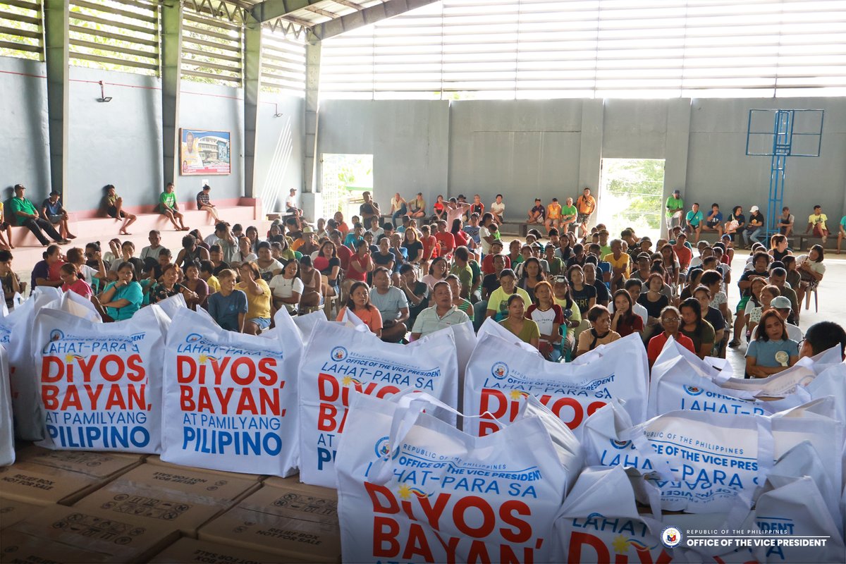 ValienteNews's tweet image. RELIEF BOXES PARA SA ALBAY

Nagsagawa ang Office of the Vice President (OVP) ng Relief Operations sa bayan ng Jovellar, Albay, upang magbigay ng karagdagang tulong sa mga pamilyang naapektuhan ng bagyong #EntengPH noong Setyembre 26.

Sa pamamagitan ng OVP - Bicol Satellite…