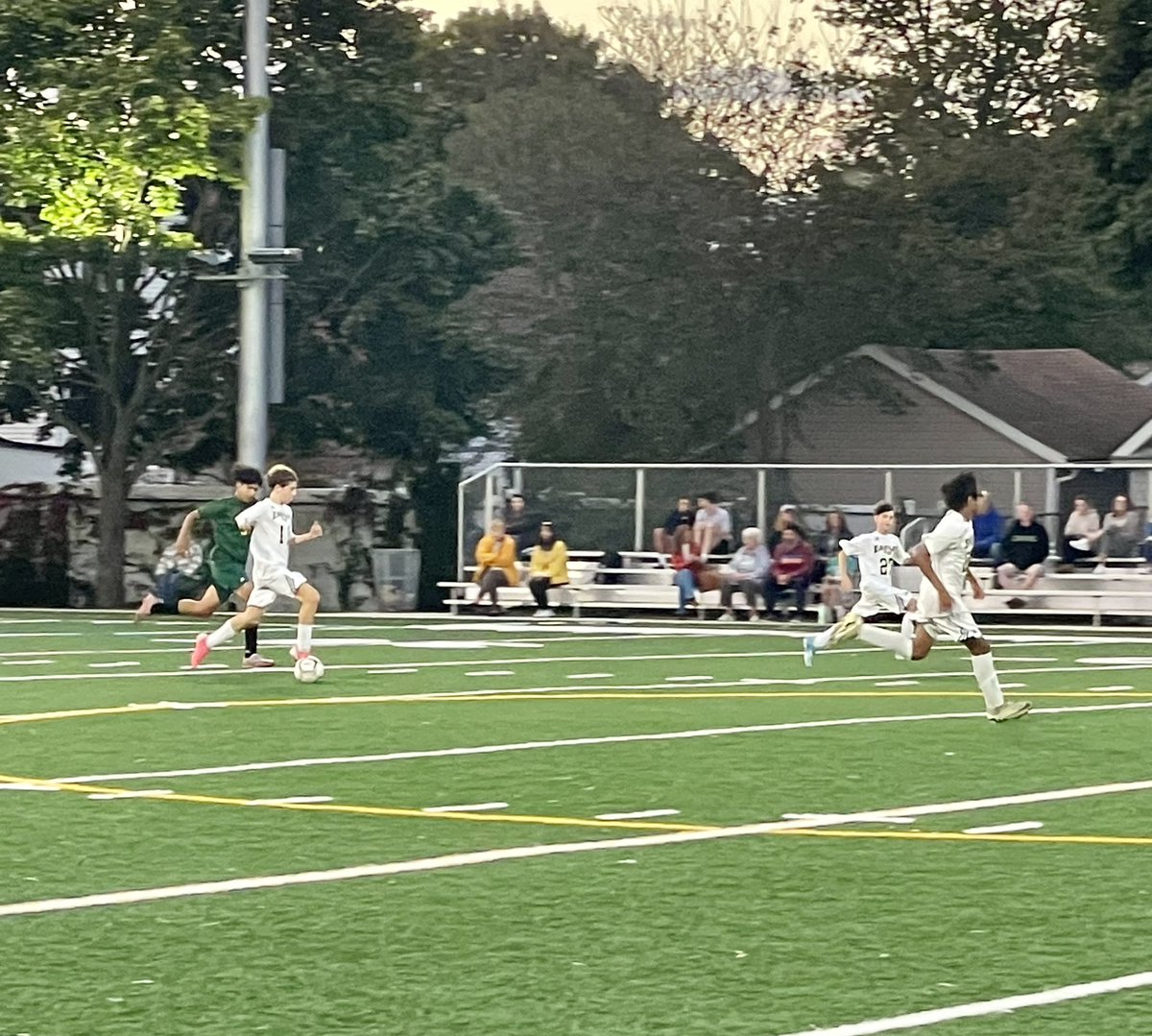 Tarl_PhysEd's tweet photo. 🚨JV Boys soccer update🚨
11-2-1 on the season after a 2-0 win over Lynbrook. 10 game unbeaten streak 💪🏻🙌🏻 #WeAreBethpage https://t.co/P5NFp9b0zC