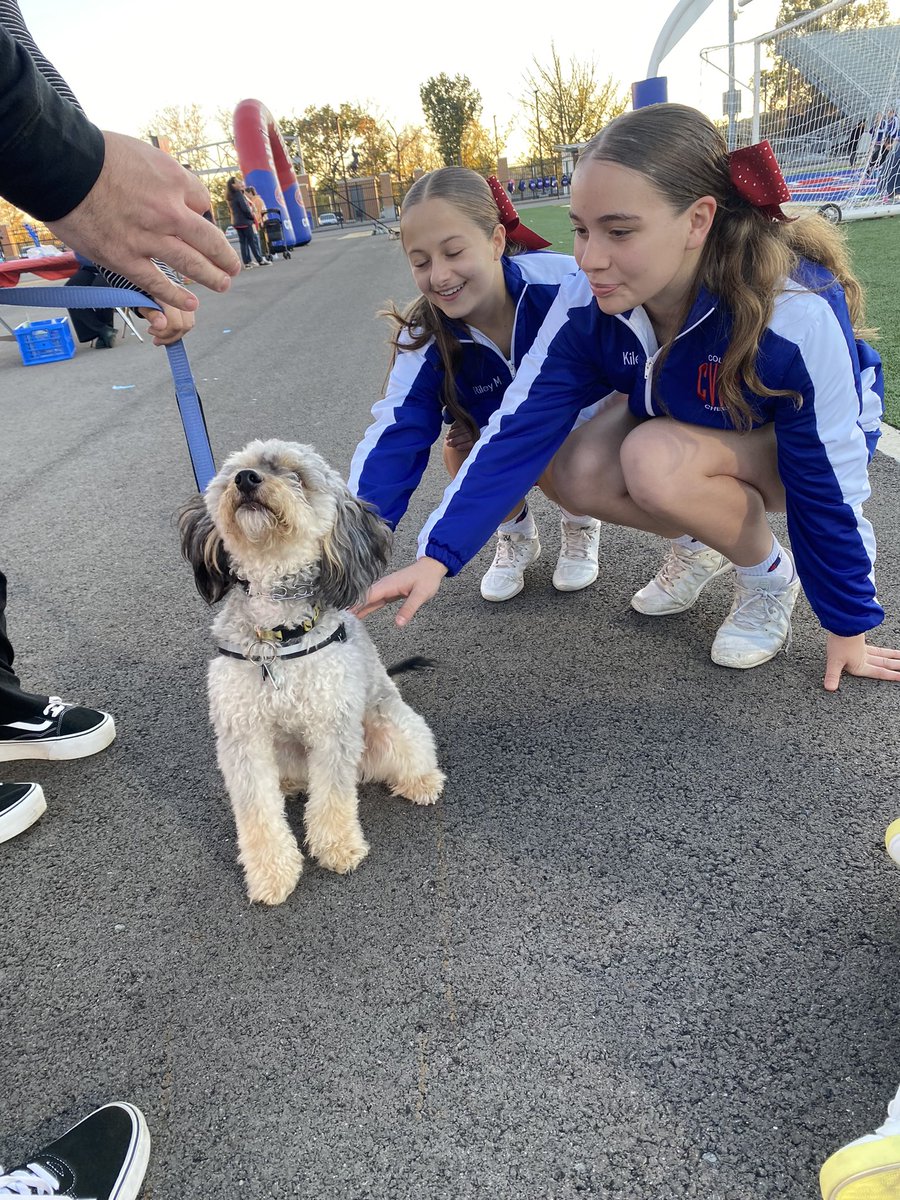JFranczyk412's tweet image. Huge thank you to all of tonight’s volunteers! Teachers, football players, choir, cheerleaders, PTG, Ozzy &amp;amp; Gus🐶, administrators, and especially Mr. Hubert for making CV’s 1st Reading Under the Lights a success! @CVSDcolts @CVColtsAD @Coach_Fitz_CV