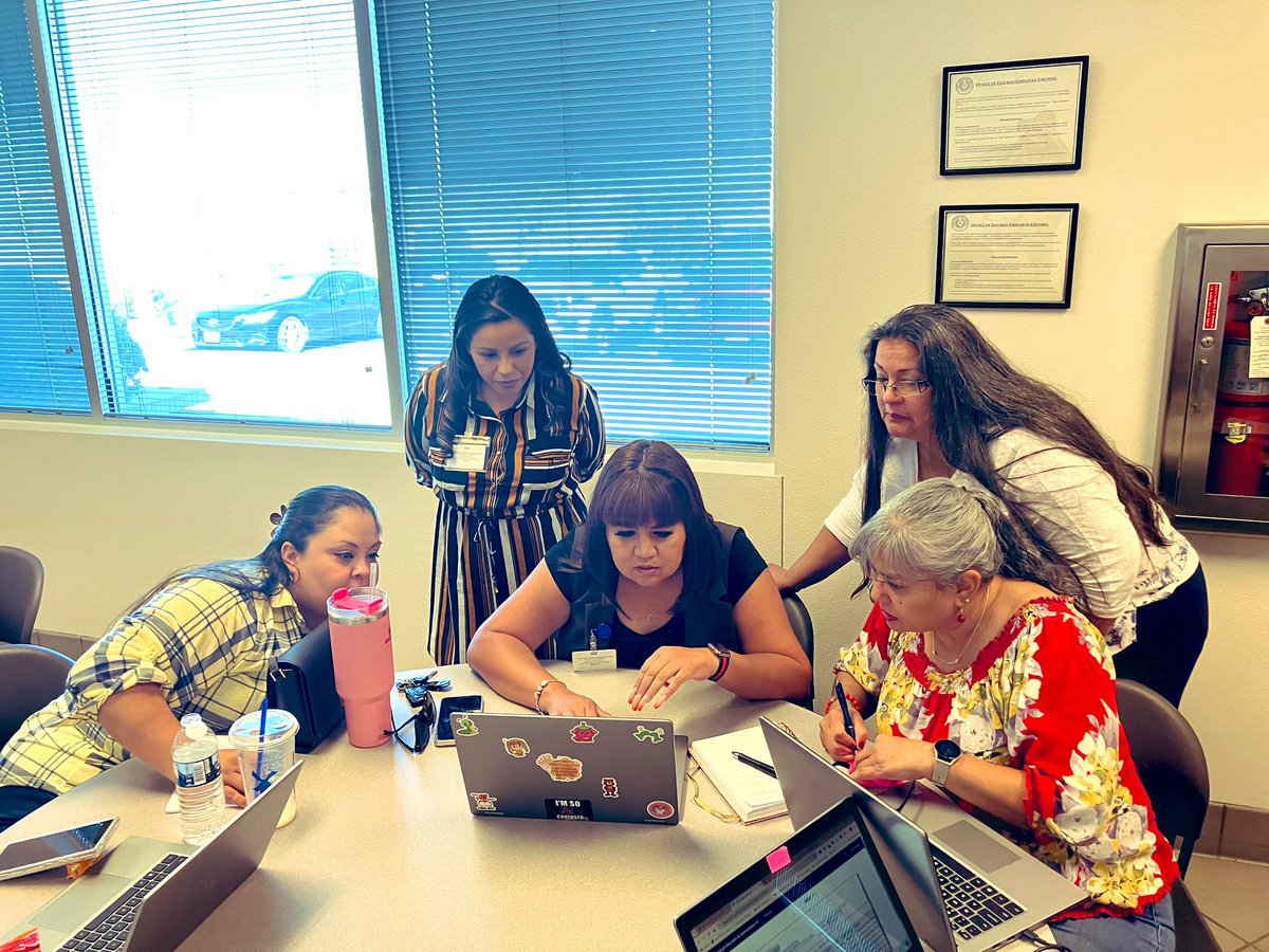 Gvela_CISD's tweet image. Thrilled to witness LPAC Clerks collaborating and sharing insights! Together, we’re growing stronger. #LPAC #Collaboration #YouMakeUs