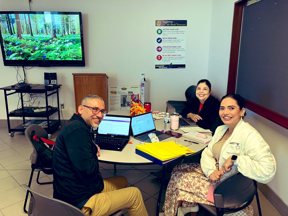 Gvela_CISD's tweet image. Thrilled to witness LPAC Clerks collaborating and sharing insights! Together, we’re growing stronger. #LPAC #Collaboration #YouMakeUs