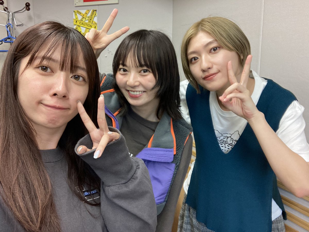 ebichu_housoubu's tweet photo. 昨日の放送のエンディングでお知らせさせてもらいましたが、来年1月18日土曜日にてまた #えびちゅう放送部 の公開収録を #よみうりランド にて実施させていただきます♪
詳細は後日あらためてお伝えしますが、ファミリーの皆様、よろしくお願いします🙇

#えびちゅう
#エビ中放送部
#文化放送 https://t.co/Z3a46F0ztb