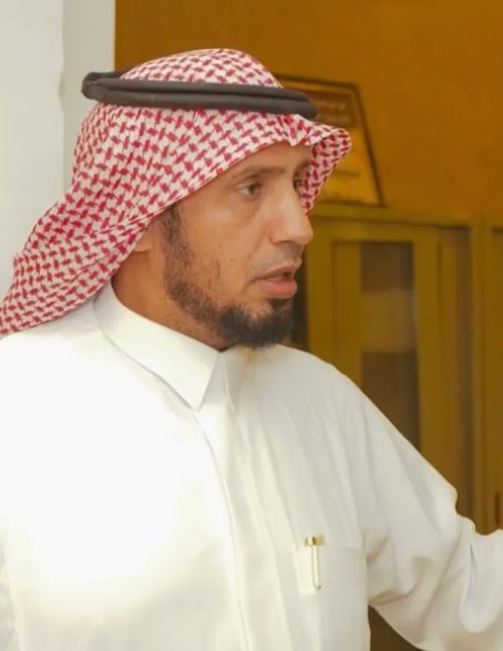 alaoide1's tweet image. بيت العويدي التراثي في حي العقدة التاريخي وسط بلدة #ثادق التاريخية وبني على الطراز المعماري القديم ويتكون من دورين يحتوي الدور الارضي على مجلس كبير واما الدور الثاني يحتوي على معرض للصور و المقتنيات التراثية القديمة، وتم ترميمه عام 1445 هجري. بإشراف العم ناصر بن إبراهيم بن #عويدي