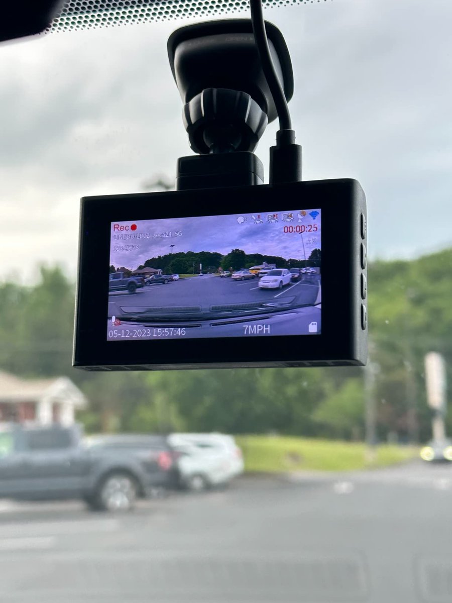 DULING179709's tweet photo. LINGDU LD02 Dash Cam with a 3" display and 150° wide-angle view, captures every drive in stunning 4K. Its WiFi feature lets you easily share moments with families and friends. Enjoy the journey with LINGDU LD02! 
#lingdu #lingduld02 #lingdudashcam #dashcams  #carcam #DriveSafe https://t.co/H7WZfZdoMK