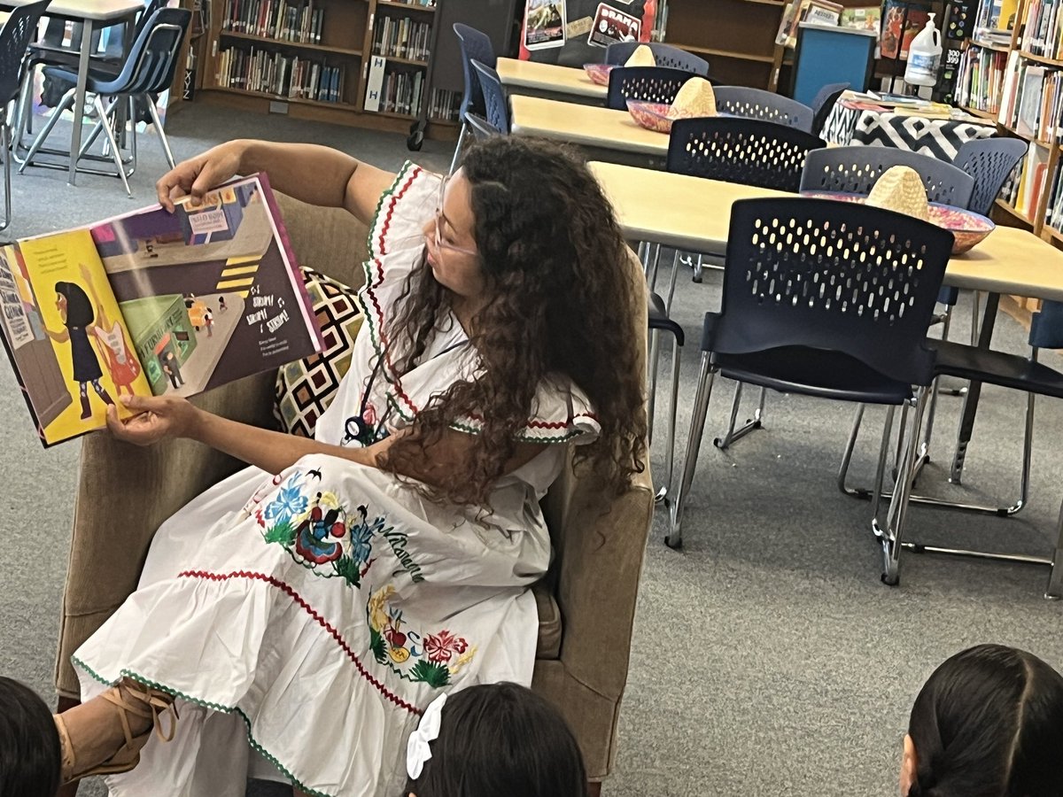 Serving Elotes that was sponsored by William Brown Miller PTO! <a href="/DISD_Libraries/">Dallas ISD Libraries</a> <a href="/DISD_Libraries/">Dallas ISD Libraries</a> @DISDREO Celebrating Leamos Juntos <a href="/WBMillerVikings/">William Brown Miller ES @ Dallas ISD</a>