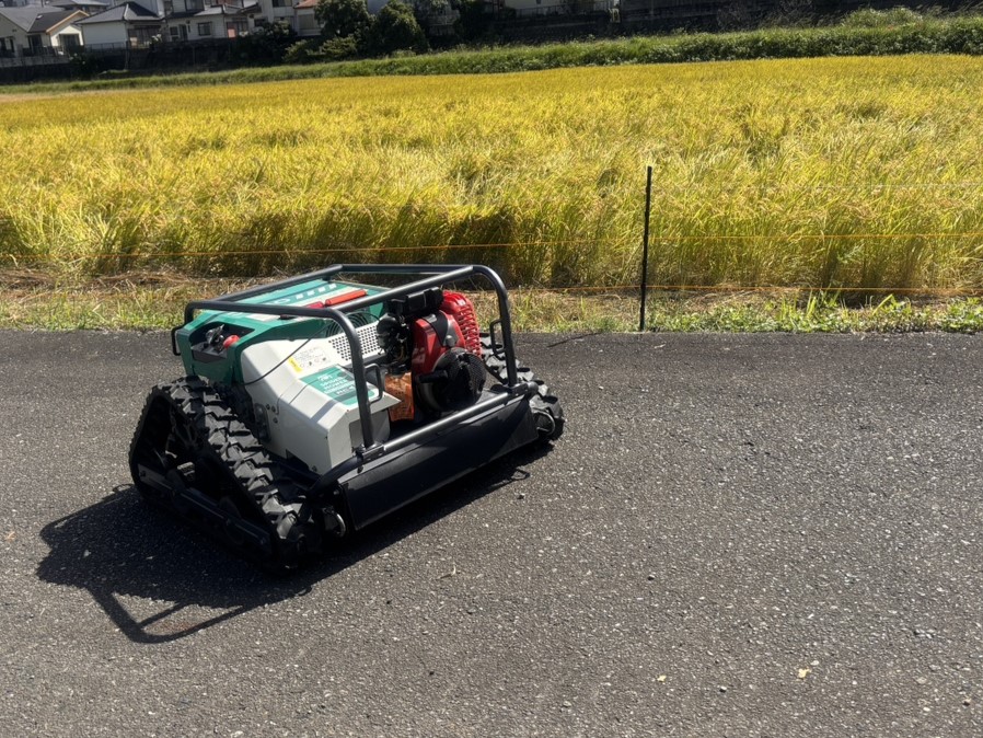 orec_japan's tweet photo. #福岡県 #宗像市 #オーガニックパパ 様で
#RCSP530 の実演会を行いました👏

安全を第一に考え
遠隔で無理なく #草刈り ができるように
RCSP530の導入を検討されています。

#有機栽培 の米を育てる圃場で草刈りを実施✨
リモコンでラクラク操作ができると
喜んでくださいました😊

#OREC #オーレック https://t.co/8xt1PaNHCU