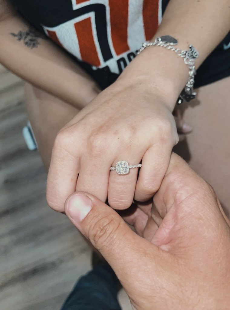 VERY big day for us!! 💍❤️🏡
i love you and i cannot wait to start this journey together!!