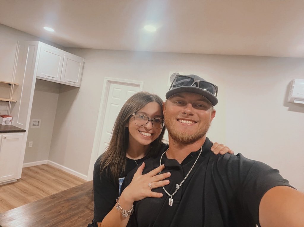 kaileehays's tweet photo. VERY big day for us!! 💍❤️🏡
i love you and i cannot wait to start this journey together!! https://t.co/QYHUCiUcuq