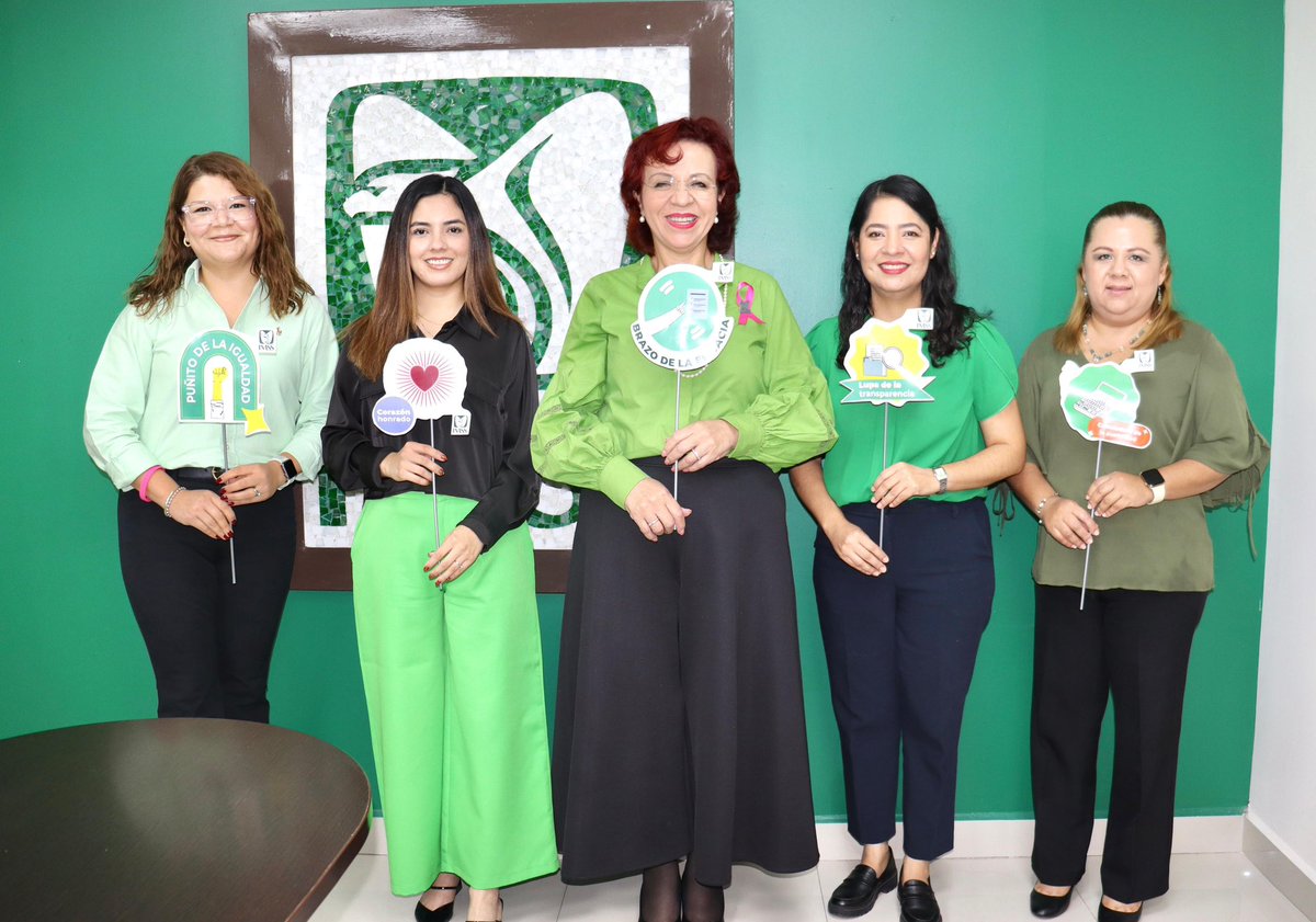 IMSSSONORA's tweet photo. Como cada 9 del mes, la titular del #IMSSSonora, Dra. María de Lourdes Díaz Espinosa, así como personal en unidades médicas y administrativas, se visten de verde para promover la trasparencia y ética en nuestras funciones.
#IntegridadIMSS
#DíaVerde https://t.co/rHyuLPAV5u