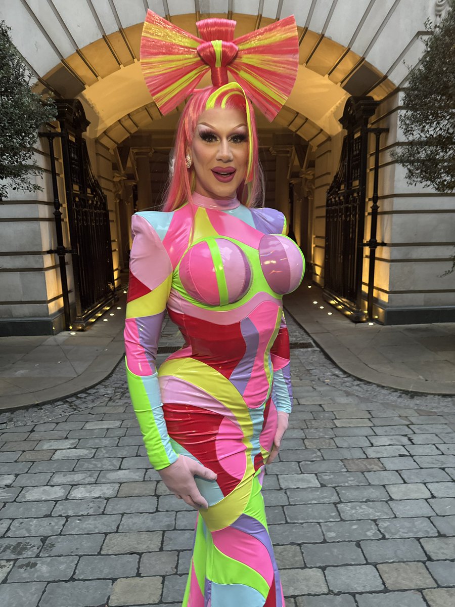 Thank you <a href="/AttitudeMag/">Attitude Magazine</a> !  So honoured to receive the Drag Artist award tonight!