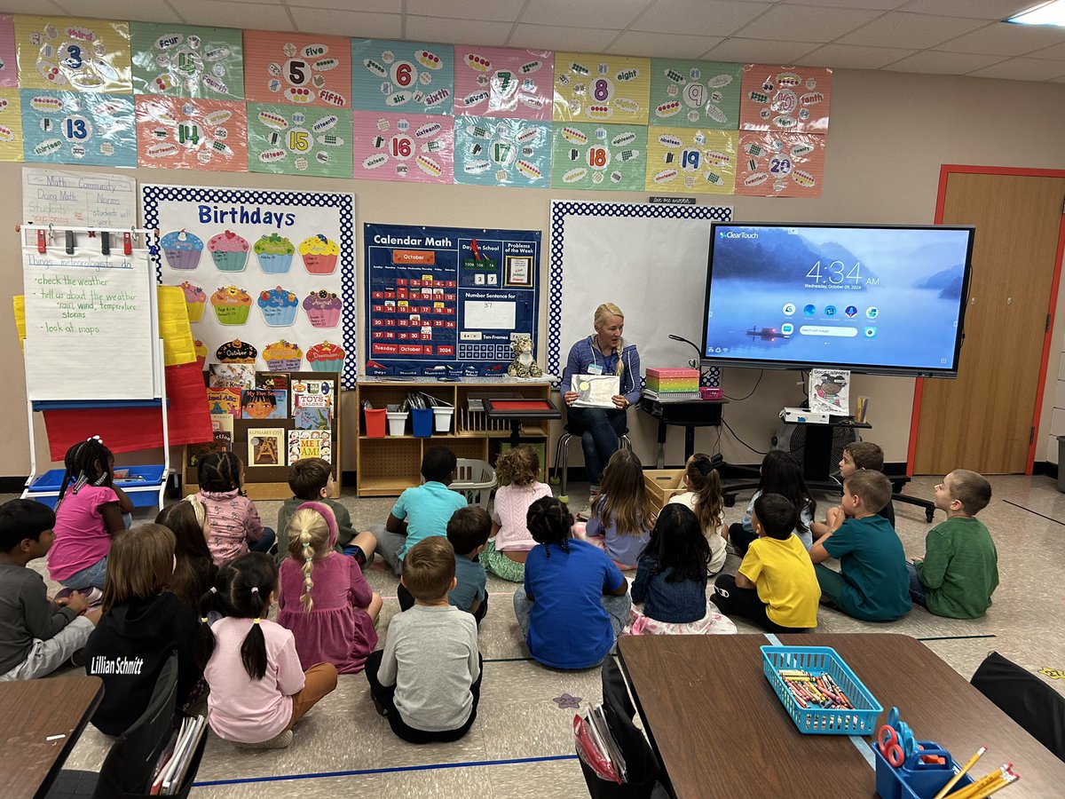 Katie_Wolff_'s tweet photo. Kindergarten #LoweExplores toys 🧸 @ELeducation 

@LFPL Northeast Branch came to visit today and brought a puppet show to share with Ms Galle’s class. 

#AimHighGoLowe 🐆 https://t.co/avzuoaoom5