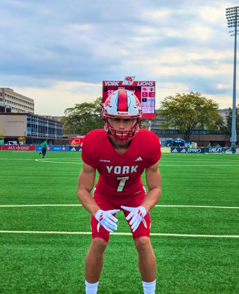 After an amazing visit with the <a href="/YULionsFootball/">York Lions Football</a>. I am truly blessed to receive my third official U Sports offer from the University of York!! Thank you <a href="/Djanke7/">Dexter Janke</a> 🙏🏻