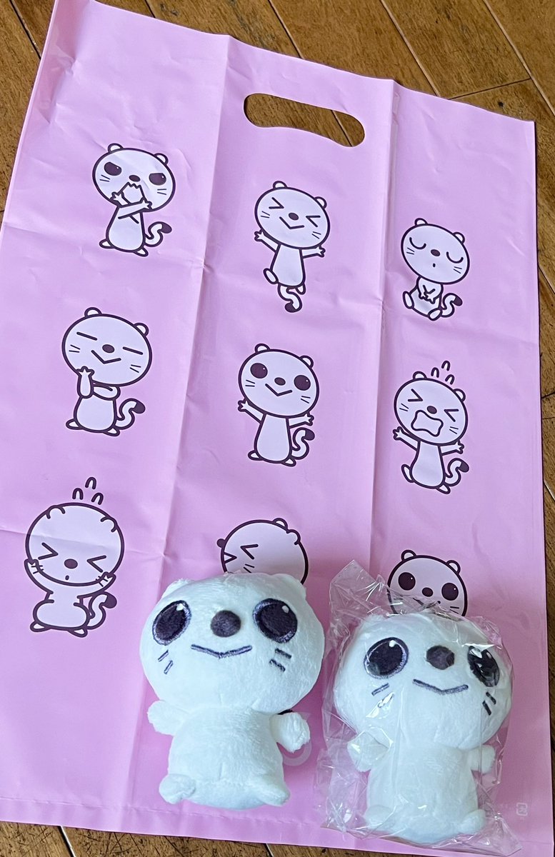 bery_ba_mi's tweet photo. 可愛い子が届いた〜‼︎♡
ちっちゃくてめっちゃふわふわ✨✨#ぐりり の百面相の袋も入ってて嬉しい😂
仙台でこの子をつけて歩きたいぐり♪
#khb5 https://t.co/K3fjfEmSUv