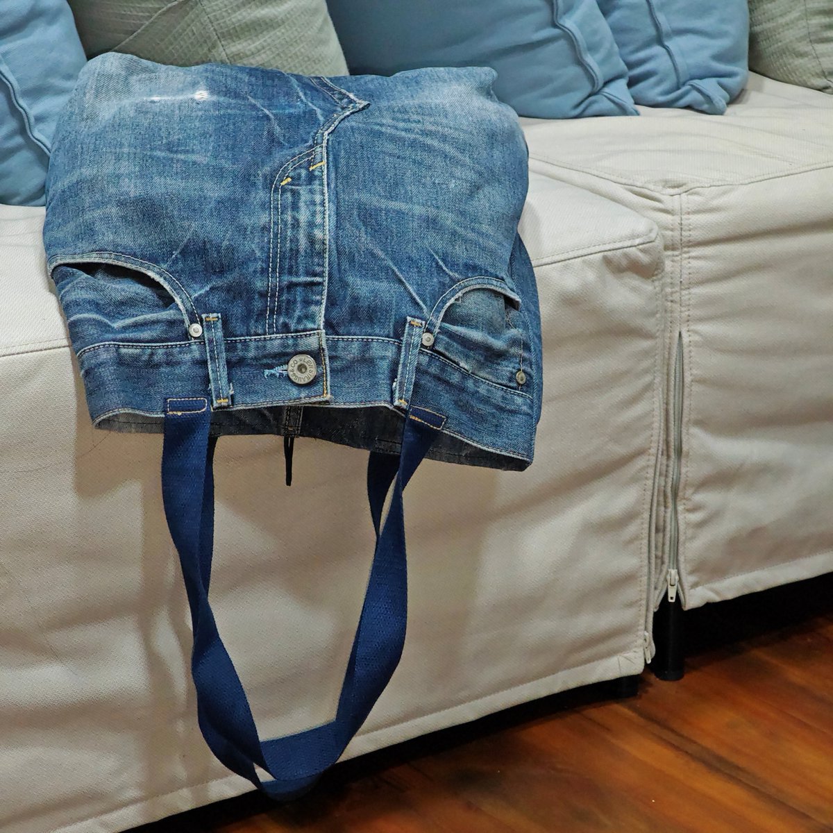 ecss_sg's tweet photo. Introducing En Community Services Society's denim tote bag. Hand made from recycled denim by our silver generation volunteers. From grocery shopping to casual high tea with friends. I love it, do you?

#ecss #denim  #fashionsg #fashionstyle  #FashionPhotography #ecofriendlycrafts https://t.co/bZEICru0jV