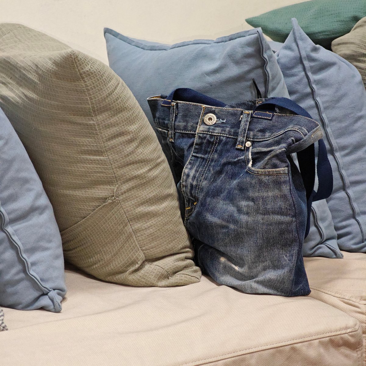 ecss_sg's tweet photo. Introducing En Community Services Society's denim tote bag. Hand made from recycled denim by our silver generation volunteers. From grocery shopping to casual high tea with friends. I love it, do you?

#ecss #denim  #fashionsg #fashionstyle  #FashionPhotography #ecofriendlycrafts https://t.co/bZEICru0jV