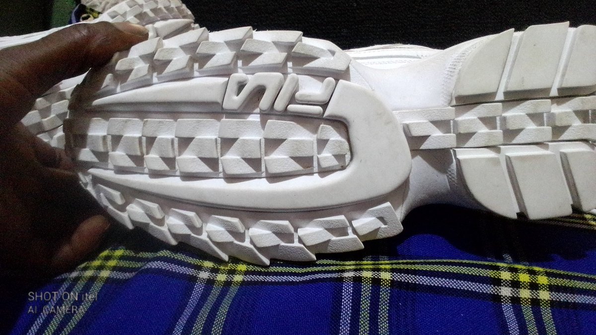 KimoH_Kyawa's tweet photo. FILA sneakers
Size 9 U.K
Shoe size = Shoe price 
Shoe size 9 U.K = 12,500 Kenya Shilling's https://t.co/yV2hTfcYCU
