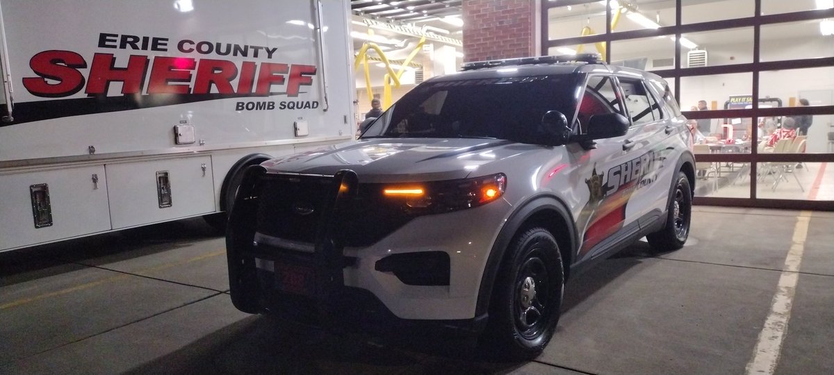 🚗 2020 Ford Police Interceptor Utility 
🚓 Erie County Sheriff's Office 
🚨 - Whelen Engineering 
🏫 Ellwood Fire Volunteer Fire Co. Town of Tonawanda, NY