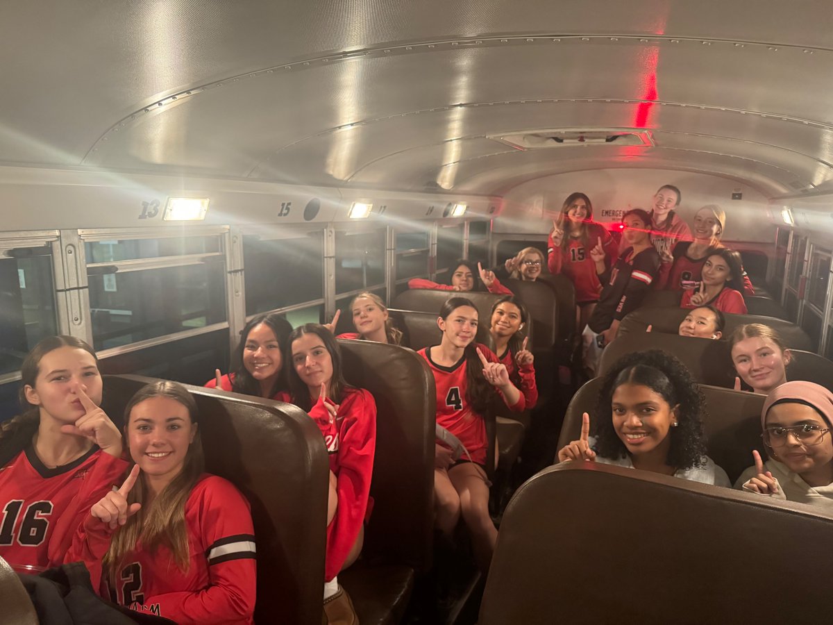 Sweep tonight vs Highland Park! All teams won in 2 sets . The Varsity is now 7-0 in conference and got their 20th win of the season tonight. <a href="/WolvesD219/">Niles West Athletics</a>