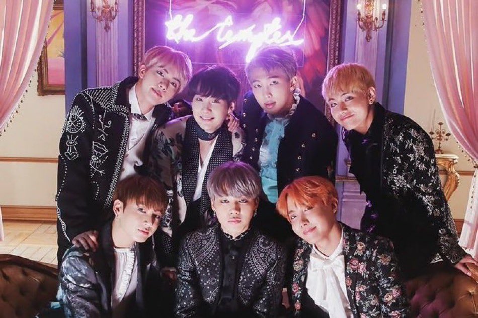 USARMYonAppleM's tweet photo. It's the 8-year anniversary of 'Wings' album &amp; 'Blood Sweat &amp; Tears' by @bts_twt! Re-live the era on Apple Music! 

🍎💿Wings: https://t.co/PanDdeeiIW
🍎📺Blood Sweat &amp; Tears: https://t.co/VtuKowdlHX

8 YEARS WITH WINGS
#8YearsWithWings #8YearsWithBloodSweatandTears https://t.co/iq7Lc0KAqv
