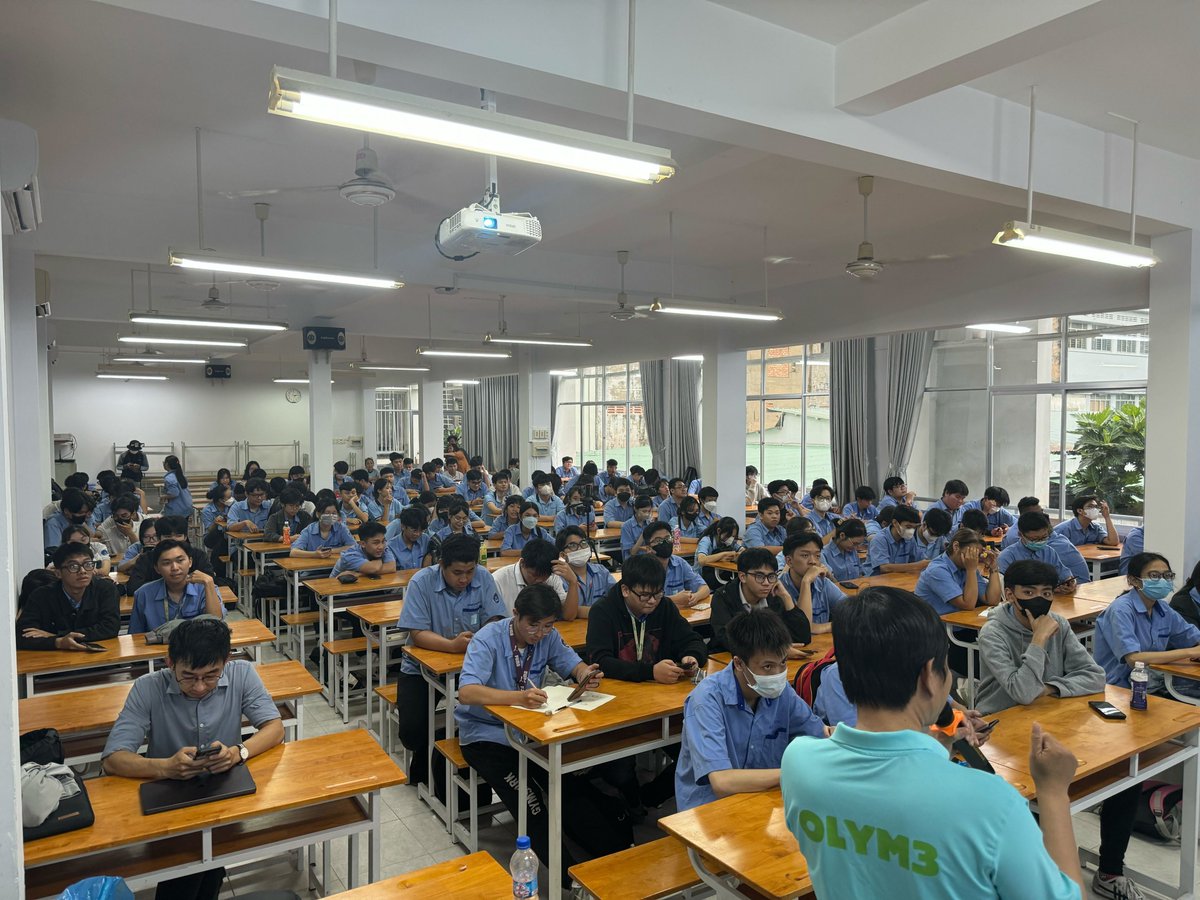 BuildonKaia's tweet photo. Catch our #DevAdvocate π§βπ», @zxstim, in action as he was invited to speak on Kaia to students at Hung Vuong Vocational School π« #BuildonKaia
The community proposed and organized this workshop.
Check out their proposal below π
https://t.co/XX0pgh8YEs https://t.co/5HxehqCsgI