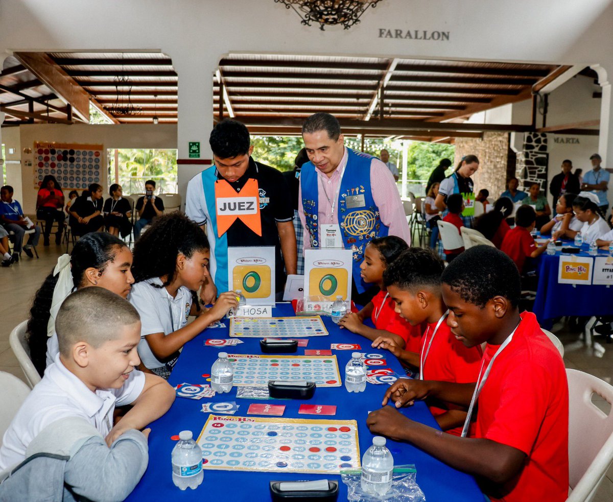 FreddyAlvarezE's tweet photo. #Panama | Torneo Interescolar de PONG-HAI: un juego que está transformando la vida de los estudiantes en Panamá al despertar su pasión por las matemáticas. Para Kiwanis, es un honor ser parte de esta iniciativa. Juntos construimos un futuro brillante! ✨📚 #PongHai @Kiwanis https://t.co/NGVwi3Z593