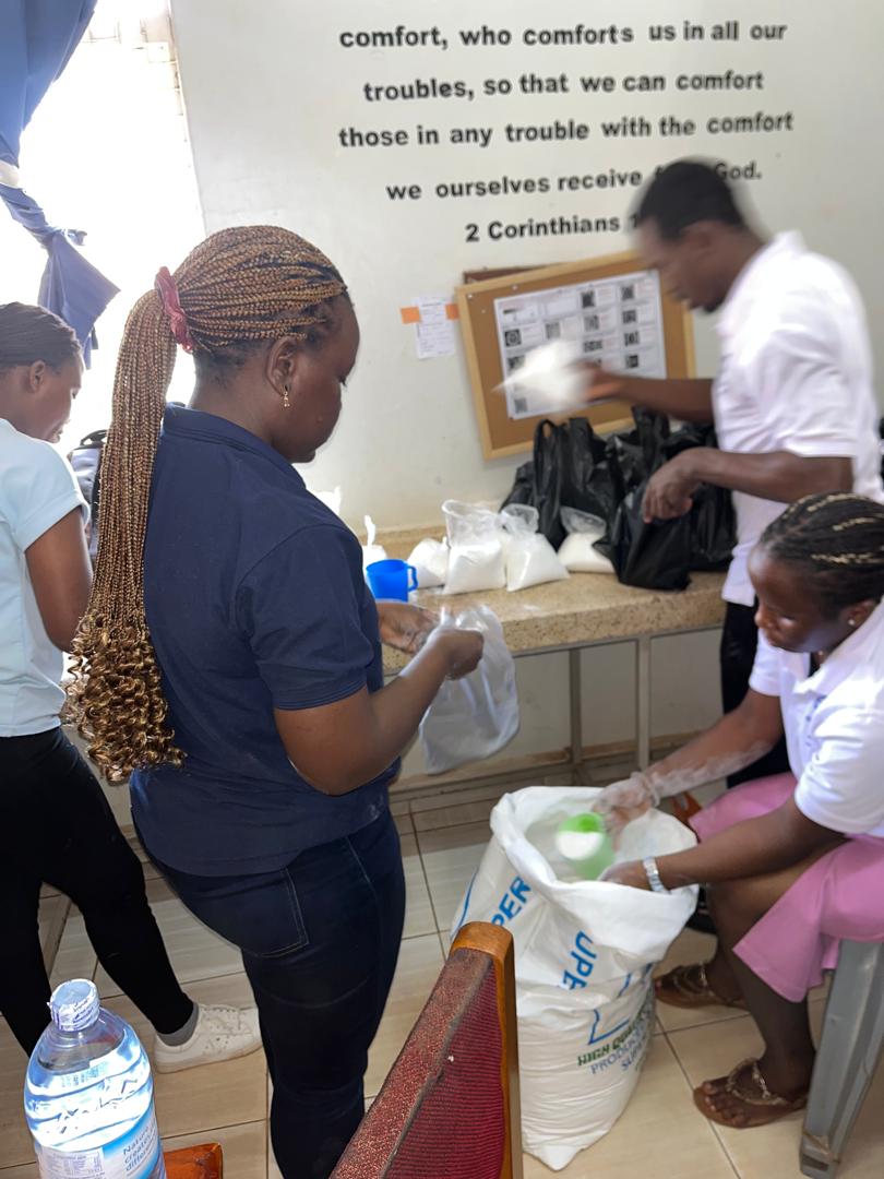 spe_muk's tweet photo. As a way of celebrating the independence of our country, we shared love, warmth and smiles with the little worriers battling sickle cell anemia in Mulago hospital!
Special thanks to everyone that joined us through prayer and contribution!
Thank you mulago hospital! https://t.co/LHqMTSk4Zf