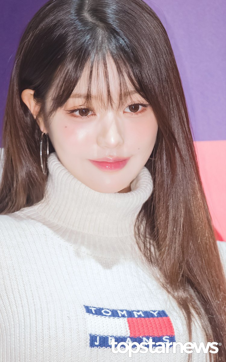 TSN_PHOTO's tweet photo. 아이브 장원영, ‘티 없는 예쁨을 보여줄게’ (타미 힐피거 포토월) [HD포토] #장원영 #아이브 #IVE #타미힐피거 #포토월 #프리뷰 https://t.co/2ZjtJmecs7 <- Original Photo https://t.co/C8znhZP3CW