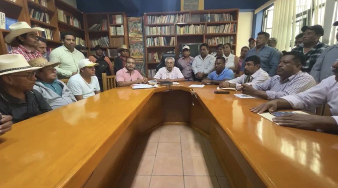 Elia AlmanzaA 💜💚💗 tweet media