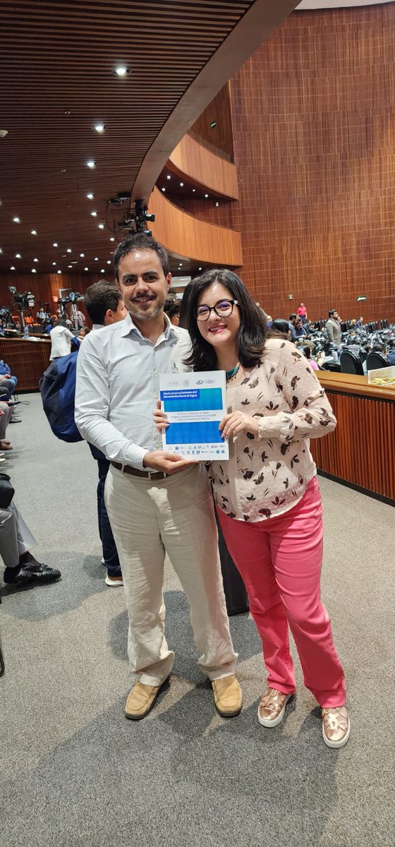 XochitlZagalMX's tweet photo. Dialogamos en torno a una agenda en conjunto para dotar de mayores mecanismos a las y los mexicanos para proteger el agua, el medio ambiente y la gestión comunitaria.

Siempre tendremos como prioridad una visión colectiva, sostenible y sustentable del agua. https://t.co/easLKXcd6V