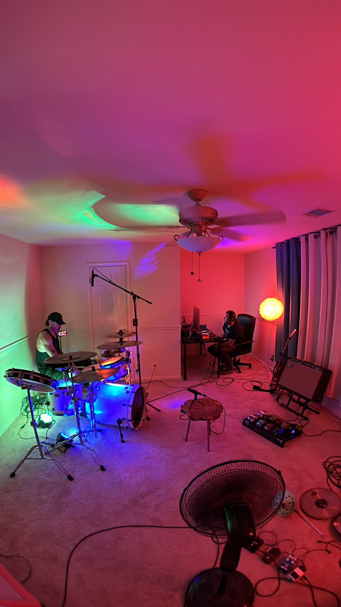 Obscure_animals's tweet image. Getting our homework done before hitting the studio 🤓 🥁