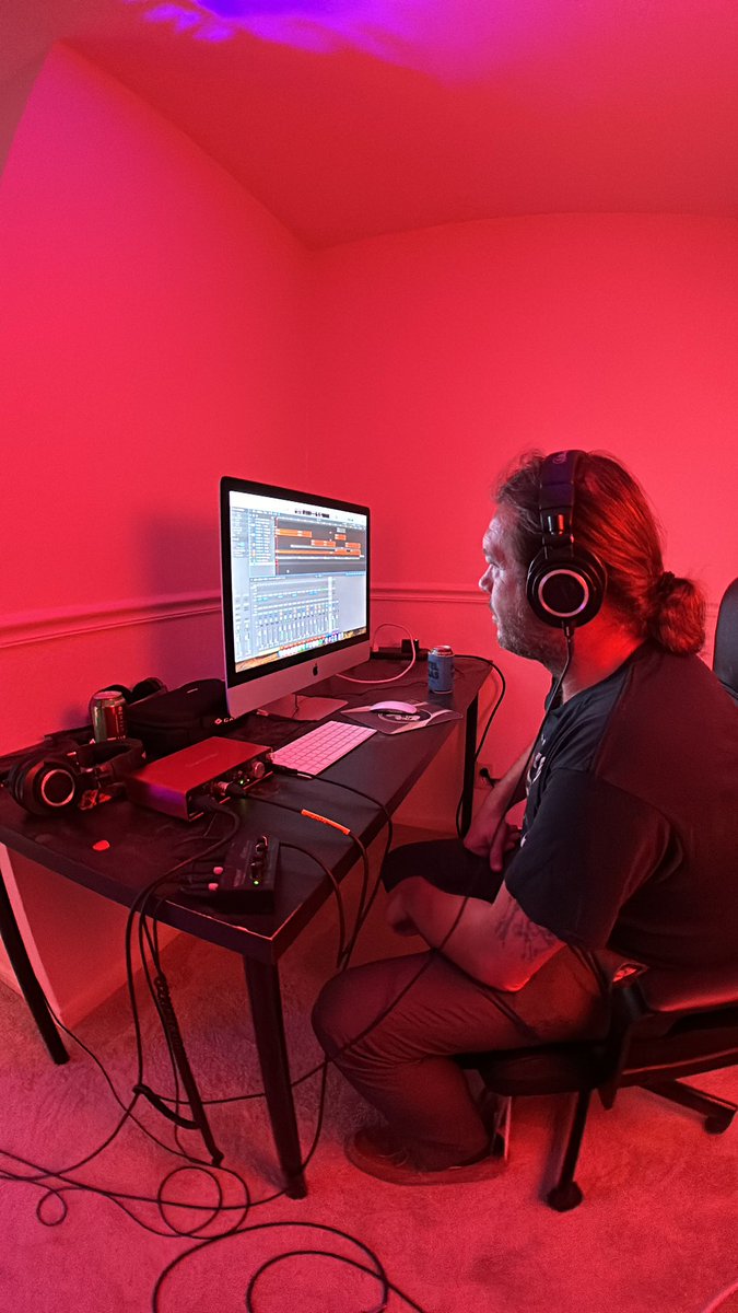 Obscure_animals's tweet image. Getting our homework done before hitting the studio 🤓 🥁