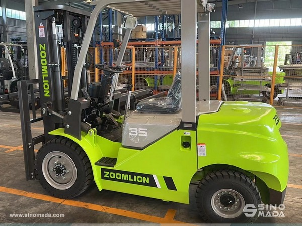 SoojinZhou0620's tweet photo. exported one unit SHANMON 388H backhoe loader and one ZOOMLION FD30 forklift to Russia.📷📷
#SHANMON #forklift #Russia #export #import #machine #miniconstruction #backhoe https://t.co/Xu2GAYZ8Nc
