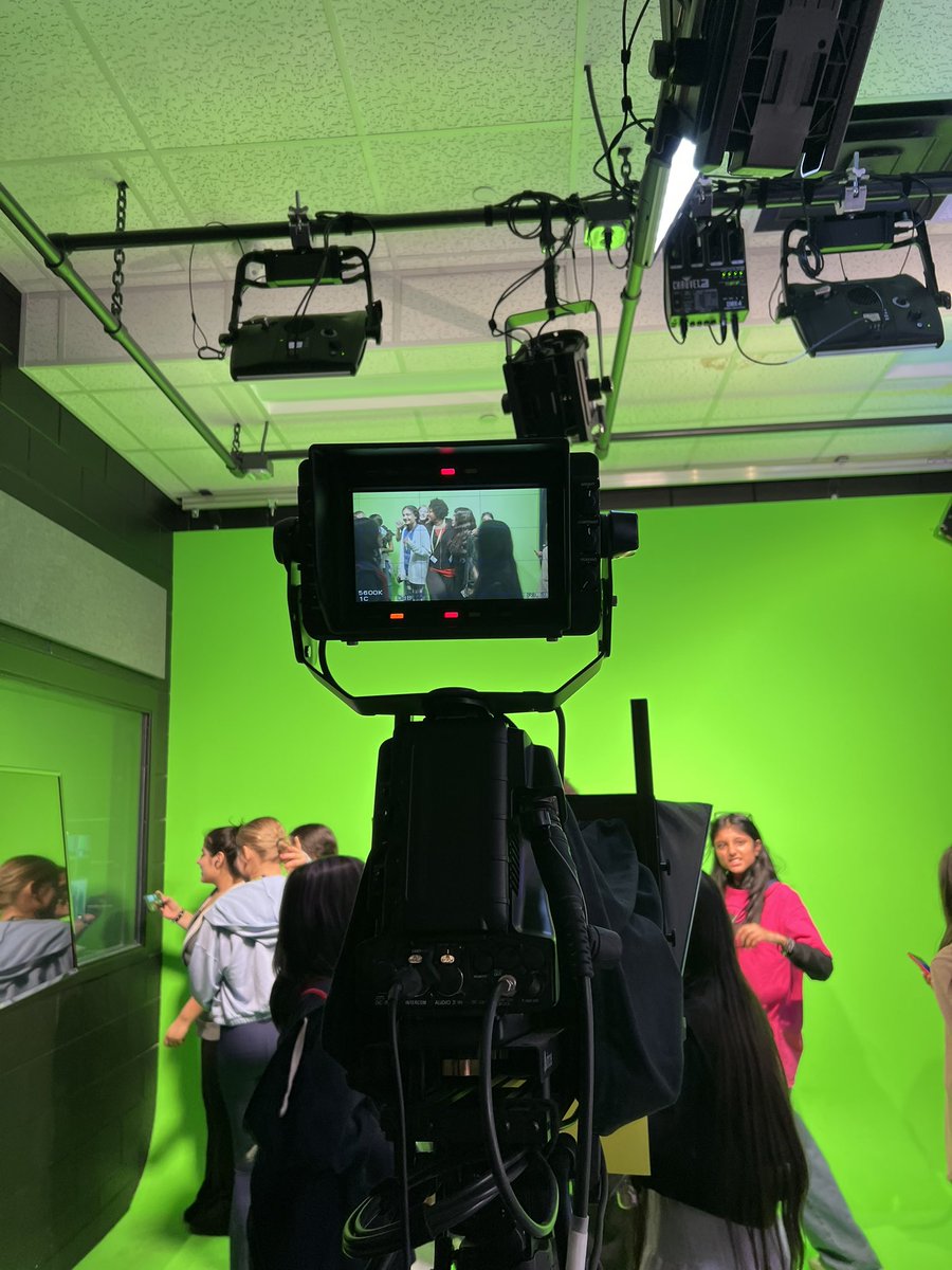 AffleckDan's tweet photo. Thank you to @SEHSBEACON for giving a tour to my @LarsenMSPride broadcasting students.  We enjoyed our visit and your hospitality. @JonathonMiquel1  @mspacone @sehsstorm #rollstorm 🌪️ https://t.co/PuY2mgjqKJ