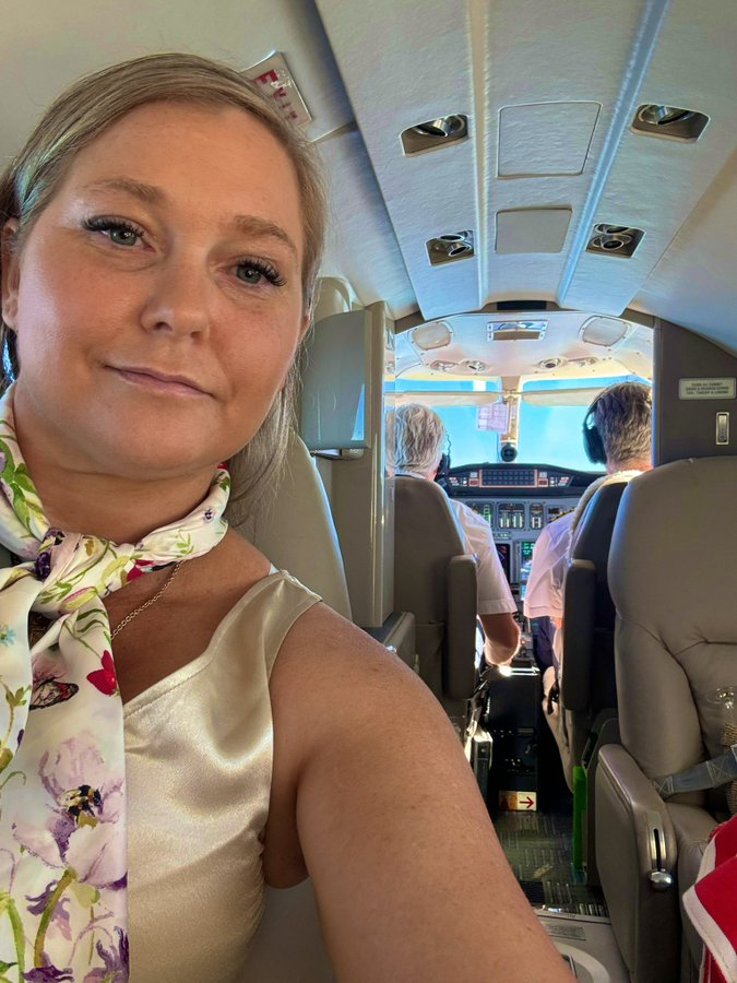 VigilantFox's tweet image. HUGE: Epstein Victim Virginia Giuffre Backs Donald Trump for President 

She says she knows the Epstein client list and is calling on @ElonMusk's help in revealing it.
    
This development comes after Elon Musk suggested that many of Kamala Harris's puppet masters happen to be…