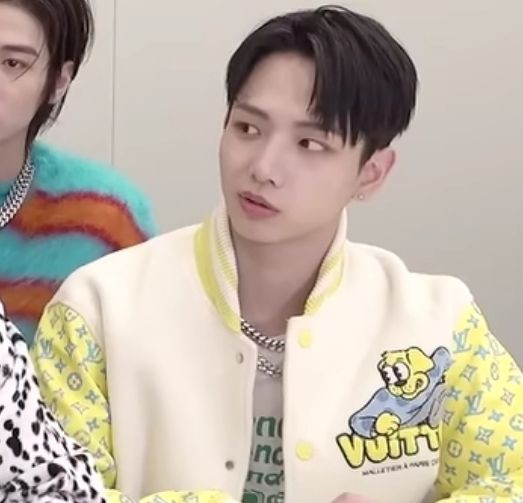 ᅠ
“  me caes mal, muy mal. ya no eres mi hermana, quítate de mi vista.  ”  nvnv. 
ᅠ