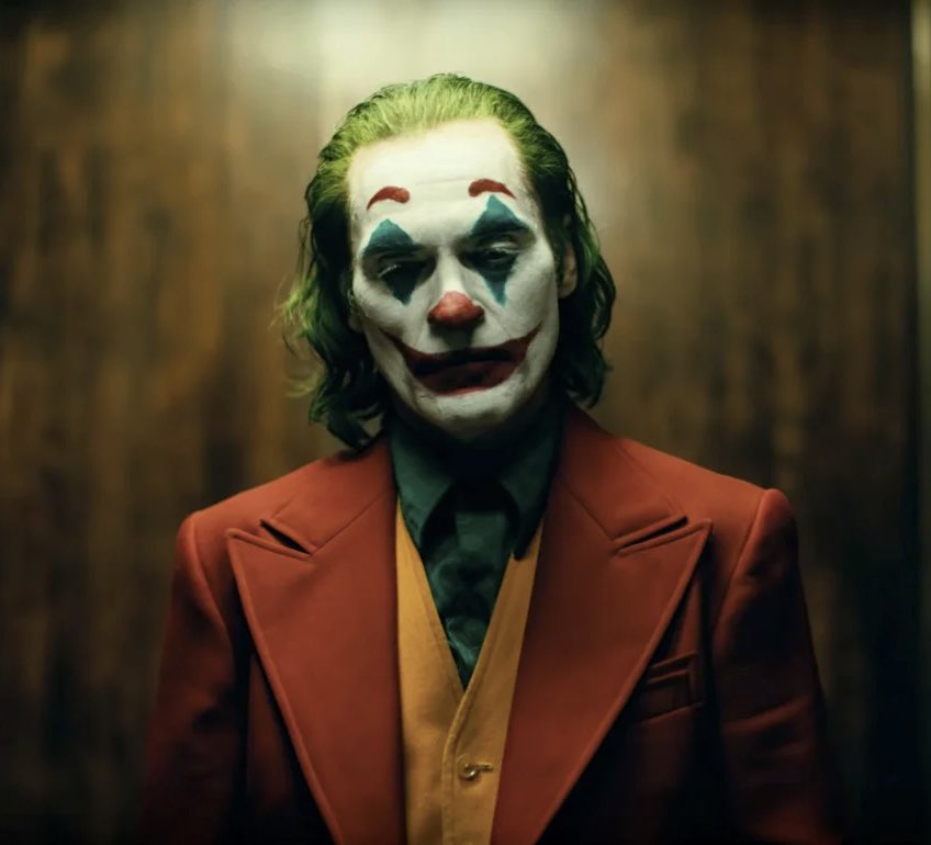 Dc_da_depressao's tweet photo. Todd Phillips diz que Arthur Fleck nunca foi o Coringa:

"Ele é Arthur Fleck, ele nunca foi essa coisa que as pessoas colocaram nele, essa ideia colocada pelo povo de Gotham. Ele é um ícone involuntário." https://t.co/CWFk0N9Gxr