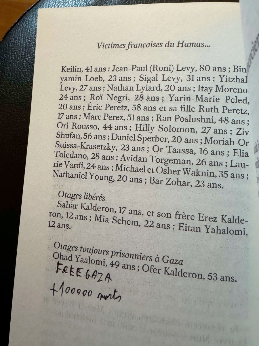 Sabotage, dégradation des livres au mépris de la douleur des victimes, me rapportent des lecteurs qui ont commandé "Victimes françaises du Hamas" à la <a href="/Fnac/">Fnac</a>  
Il est inquiétant que des libraires en France basculent dans la censure et l'intimidation
<a href="/EdLObservatoire/">Éditions de l'Observatoire</a>